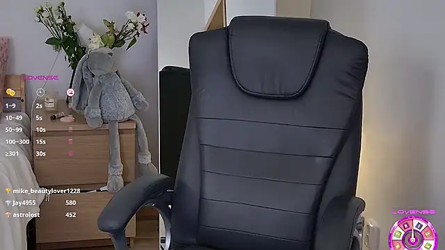 Sophie Enzo online show from March 23, 2025, 3:54 am