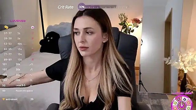 Sophie Enzo online show from March 17, 2025, 9:35 pm