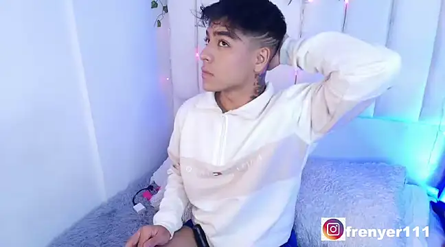 Snapshot of kiing_azahell chatting on January 16, 2025, 3:23 am kiing azahell online show from January 16, 2025, 3:23 am