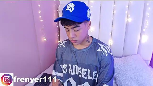 Snapshot of kiing_azahell chatting on March 13, 2025, 10:21 pm kiing azahell online show from March 13, 2025, 10:21 pm