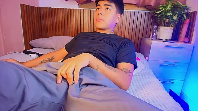 Snapshot of kiing_azahell chatting on December 18, 2025, 11:41 pm kiing azahell online show from December 18, 2025, 11:41 pm