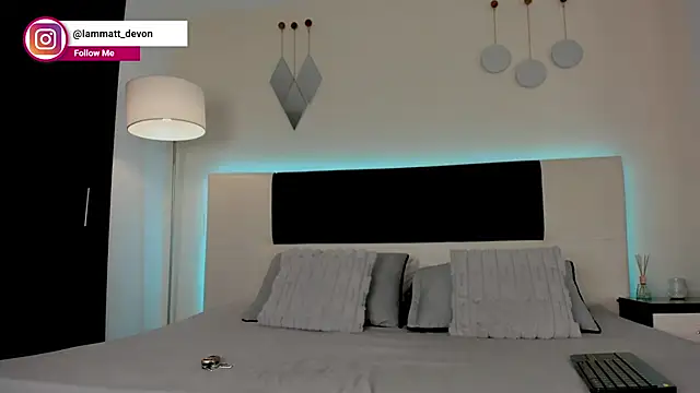 MattDevon online show from December 5, 2025, 4:11 am