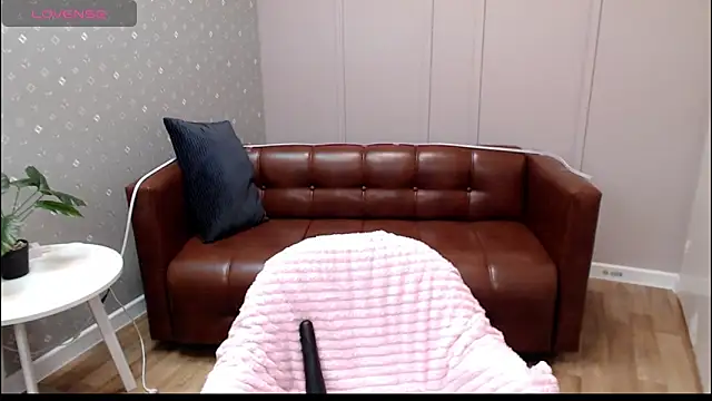 Cutie Erikaa1 online show from December 17, 2025, 2:27 am