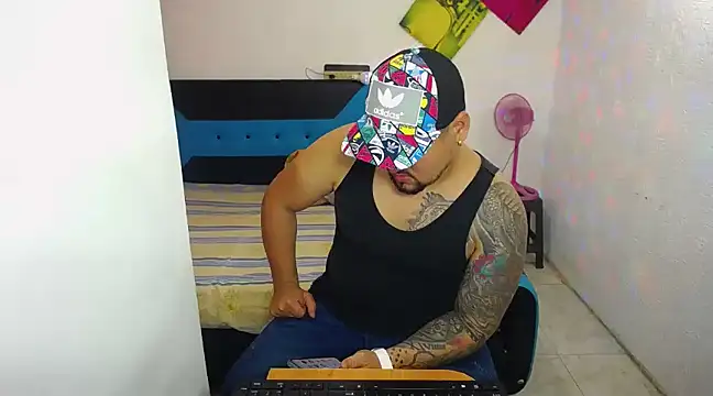 Snapshot of pitbullveryhot chatting on March 13, 2025, 3:33 am pitbullveryhot online show from March 13, 2025, 3:33 am