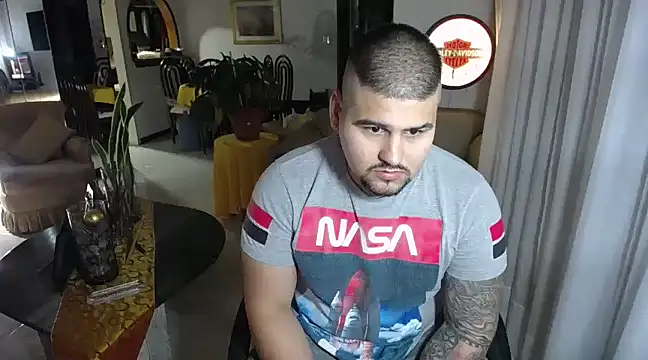 Snapshot of pitbullveryhot chatting on February 21, 2025, 8:07 am pitbullveryhot online show from February 21, 2025, 8:07 am