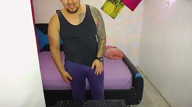 Snapshot of pitbullveryhot chatting on March 11, 2025, 12:00 am pitbullveryhot online show from March 11, 2025, 12:00 am