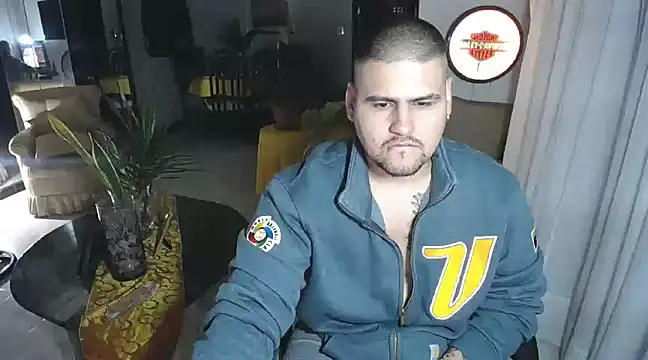 Snapshot of pitbullveryhot chatting on February 13, 2025, 6:20 am pitbullveryhot online show from February 13, 2025, 6:20 am