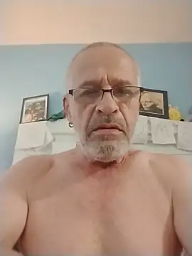 geilerschwanz64 online show from May 13, 2026, 2:13 pm