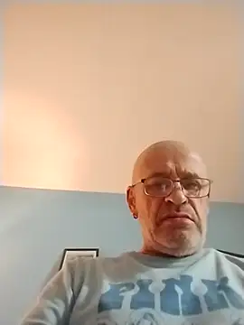 geilerschwanz64 online show from November 4, 2025, 10:41 am