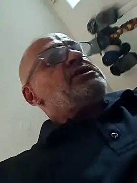 Snapshot of geilerschwanz64 chatting on February 2, 2025, 4:37 am geilerschwanz64 online show from February 2, 2025, 4:37 am