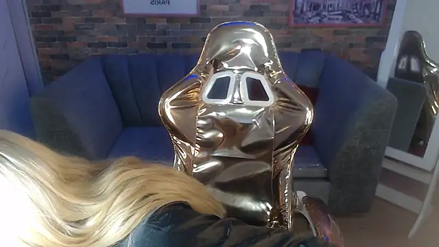 Snapshot of Kitty_fox_b chatting on February 17, 2025, 11:00 pm Kitty fox b online show from February 17, 2025, 11:00 pm