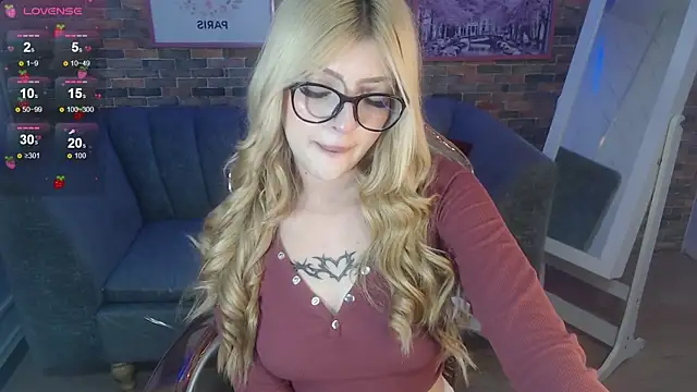 Snapshot of Kitty_fox_b chatting on March 6, 2025, 12:52 pm Kitty fox b online show from March 6, 2025, 12:52 pm