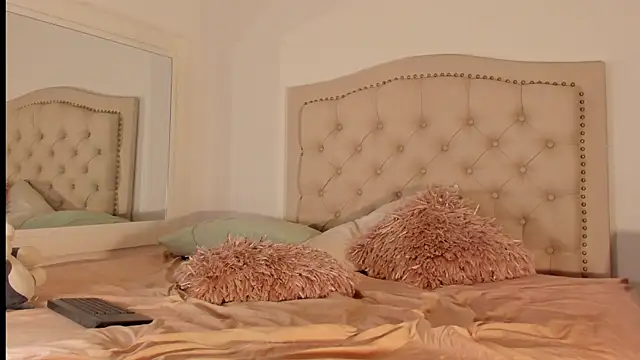 Snapshot of Scarlett_grand chatting on February 4, 2025, 5:42 am Scarlett grand online show from February 4, 2025, 5:42 am