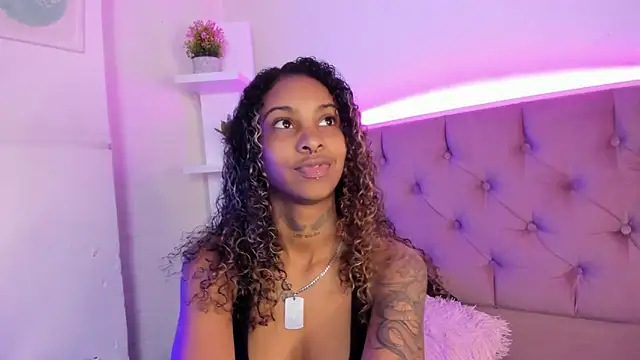 Snapshot of Triipsy chatting on March 18, 2025, 7:12 pm Triipsy online show from March 18, 2025, 7:12 pm