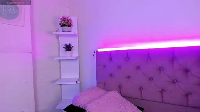 Snapshot of Triipsy chatting on February 20, 2025, 11:10 pm Triipsy online show from February 20, 2025, 11:10 pm