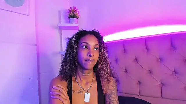 Snapshot of Triipsy chatting on March 6, 2025, 10:36 pm Triipsy online show from March 6, 2025, 10:36 pm