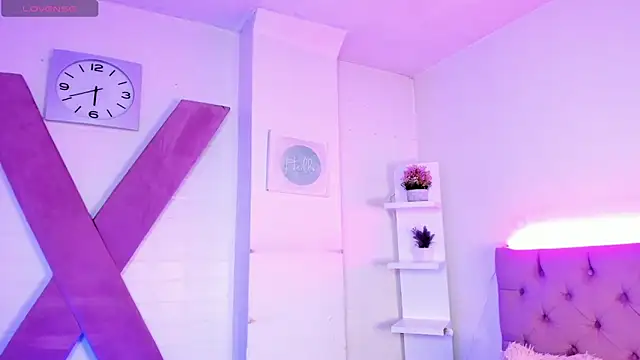 Snapshot of Triipsy chatting on February 21, 2025, 10:59 pm Triipsy online show from February 21, 2025, 10:59 pm