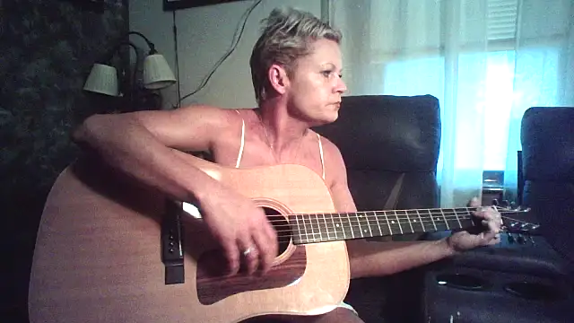 jadegilf1 online show from May 22, 2026, 8:40 pm