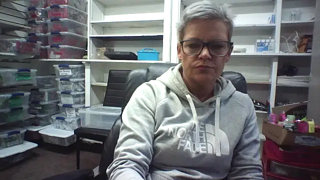 jadegilf1 online show from May 15, 2026, 12:58 pm