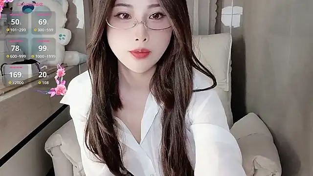 Blossom-666 online show from September 18, 2025, 2:53 pm