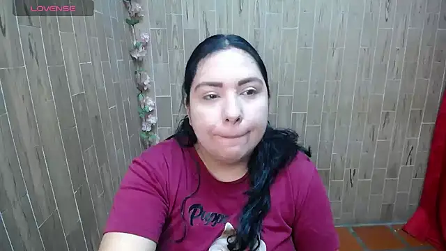 solyeria online show from October 13, 2025, 9:27 pm