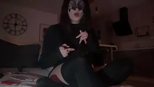 Snapshot of DominaCat75 chatting on December 18, 2024, 1:05 am DominaCat75 online show from December 18, 2024, 1:05 am