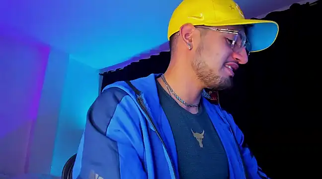 Snapshot of Giomar_Reyes chatting on January 10, 2025, 2:57 am Giomar Reyes online show from January 10, 2025, 2:57 am