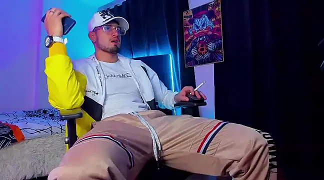 Snapshot of Giomar_Reyes chatting on January 12, 2025, 4:00 am Giomar Reyes online show from January 12, 2025, 4:00 am