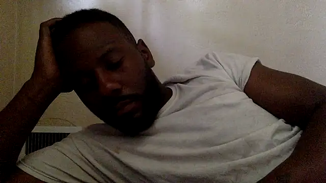 Snapshot of louu51 chatting on July 2, 2026, 4:35 pm louu51 online show from July 2, 2026, 4:35 pm