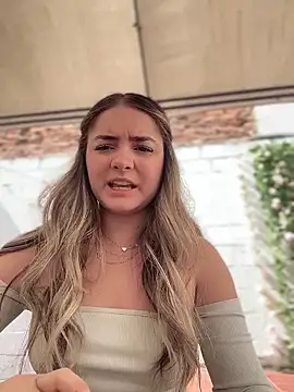 imlindapink online show from November 12, 2025, 1:59 pm