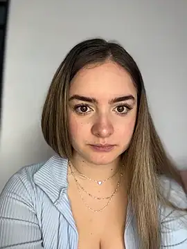 imlindapink online show from November 28, 2025, 5:24 pm