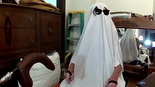 MaxJr8008 online show from October 30, 2025, 6:55 am