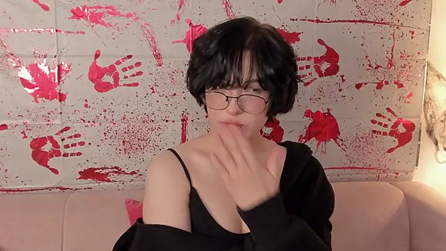 fiamoory online show from October 19, 2025, 1:19 am