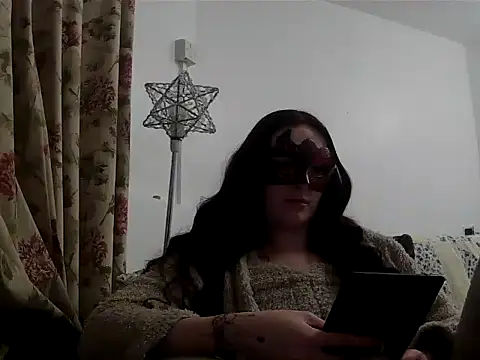 LexiSnowUK online show from February 3, 2026, 9:42 pm