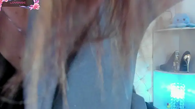 Snapshot of _jade_white_ chatting on March 13, 2025, 12:35 pm jade white online show from March 13, 2025, 12:35 pm