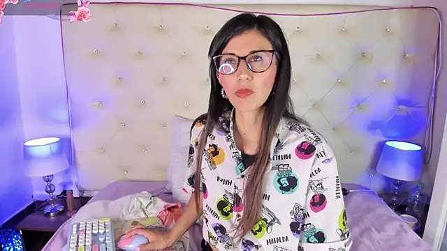 Snapshot of _jade_white_ chatting on March 17, 2025, 12:35 pm jade white online show from March 17, 2025, 12:35 pm