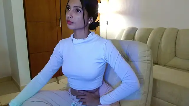 AnnitaSerna  online show from March 18, 2026, 4:04 am