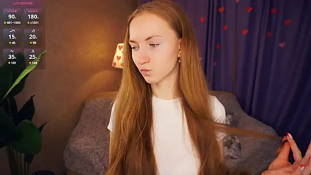 Snapshot of EsmaCarll chatting on February 28, 2025, 8:28 pm EsmaCarll online show from February 28, 2025, 8:28 pm