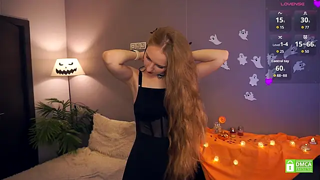 Snapshot of EsmaCarll chatting on October 30, 2025, 8:28 pm EsmaCarll online show from October 30, 2025, 8:28 pm