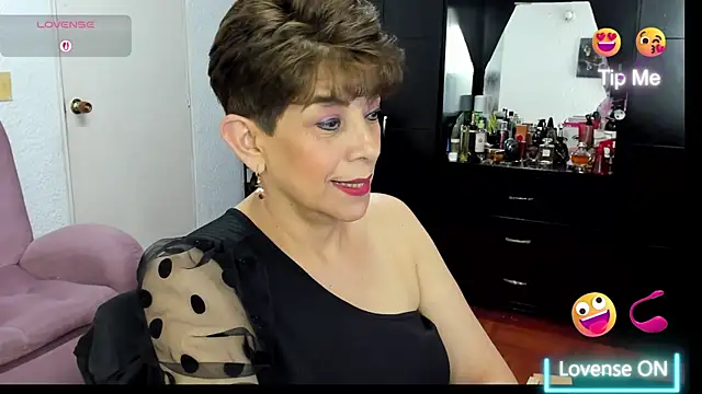 Snapshot of Angelina_Stone_65 chatting on November 12, 2025, 9:18 pm Angelina Stone 65 online show from November 12, 2025, 9:18 pm