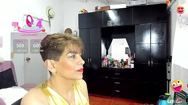 Snapshot of Angelina_Stone_65 chatting on October 30, 2025, 9:44 pm Angelina Stone 65 online show from October 30, 2025, 9:44 pm