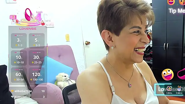 Snapshot of Angelina_Stone_65 chatting on September 20, 2025, 11:32 pm Angelina Stone 65 online show from September 20, 2025, 11:32 pm