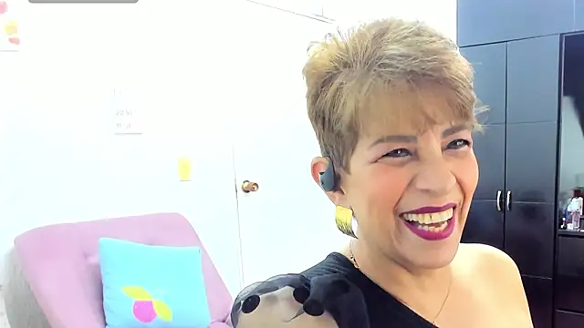 Snapshot of Angelina_Stone_65 chatting on September 27, 2025, 10:05 pm Angelina Stone 65 online show from September 27, 2025, 10:05 pm