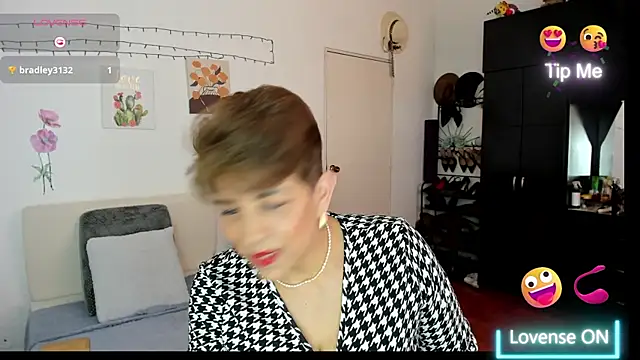 Snapshot of Angelina_Stone_65 chatting on December 1, 2025, 9:04 pm Angelina Stone 65 online show from December 1, 2025, 9:04 pm