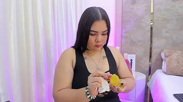 Snapshot of KatyaPittman chatting on November 18, 2025, 12:08 pm KatyaPittman online show from November 18, 2025, 12:08 pm