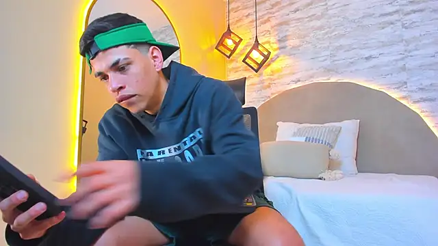 Benjamin More online show from November 14, 2025, 2:21 pm