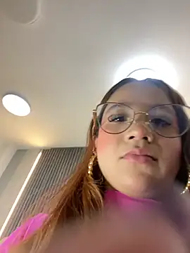 Snapshot of MelanieRoah chatting on October 18, 2025, 1:24 pm MelanieRoah online show from October 18, 2025, 1:24 pm