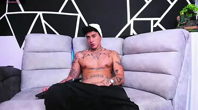 Snapshot of JUSTIN_FULLER1 chatting on February 22, 2025, 9:48 pm JUSTIN FULLER1 online show from February 22, 2025, 9:48 pm