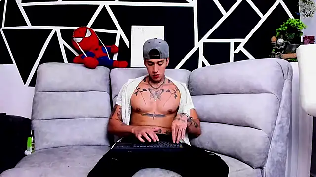 Snapshot of JUSTIN_FULLER1 chatting on March 12, 2025, 12:20 am JUSTIN FULLER1 online show from March 12, 2025, 12:20 am