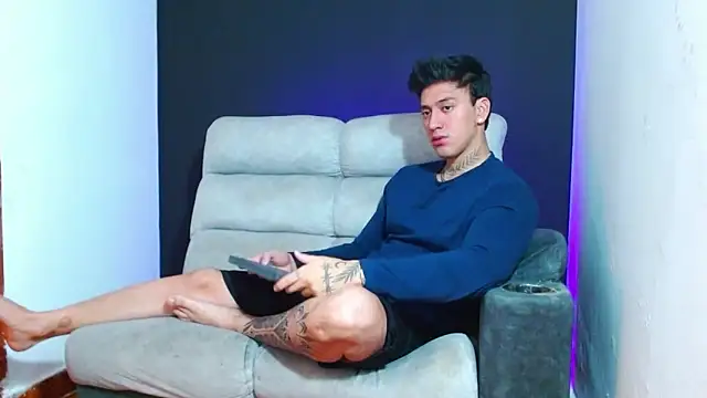 JUSTIN FULLER1 online show from February 2, 2026, 6:40 pm